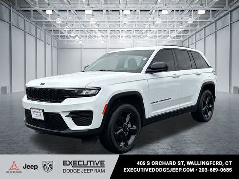 Used 2024 Jeep Grand Cherokee Altitude image 1