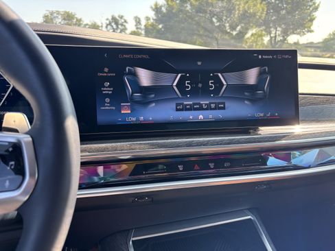 Certified 2023 BMW 760i xDrive w/ Luxury Rear Seating Package AWD/4WD image 18