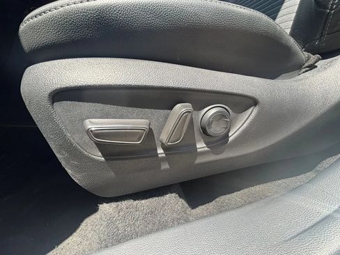Used 2025 Toyota Highlander XSE AWD/4WD image 16