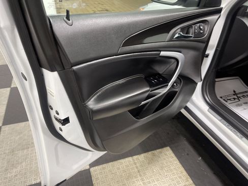 Used 2017 Buick Regal Sport Touring image 10
