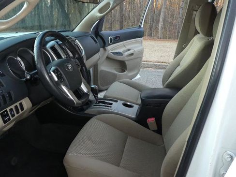 Used 2015 Toyota Tacoma PreRunner w/ SR5 Package image 4