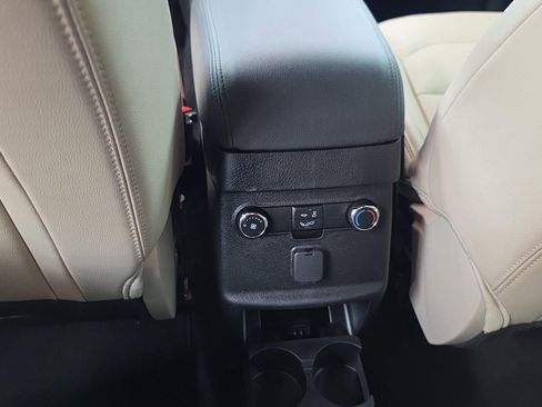 Used 2018 Ford Explorer XLT w/ Equipment Group 202A image 15