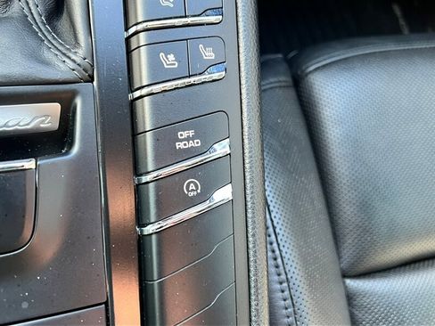 Used 2016 Porsche Macan S image 39