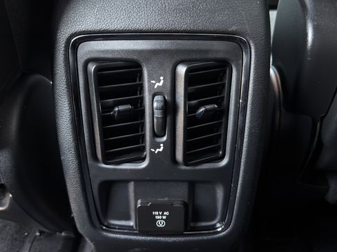 Used 2020 Jeep Grand Cherokee Altitude image 21