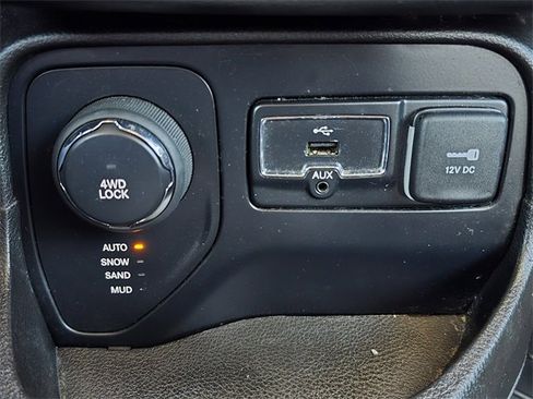 Used 2017 Jeep Renegade Sport w/ Power & Air Group image 24