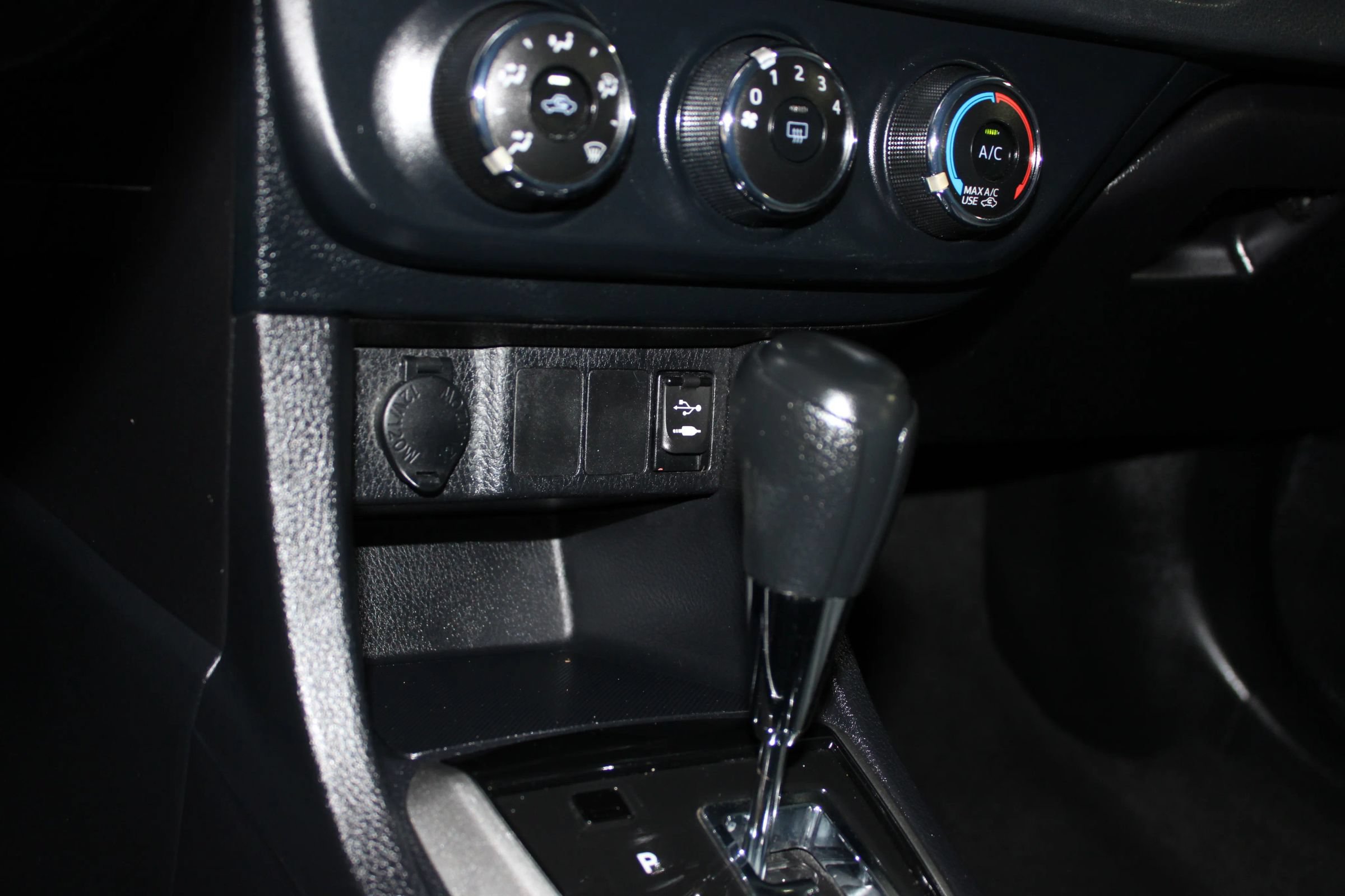 Used 2014 Toyota Corolla L FWD image 14