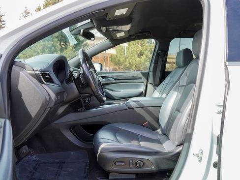 Used 2023 Buick Enclave Essence image 10
