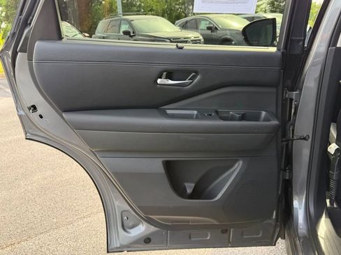 Used 2025 Nissan Pathfinder SL w/ Cargo Package FWD image 18