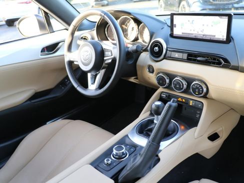 Certified 2025 MAZDA MX-5 Miata RF Grand Touring RWD image 9