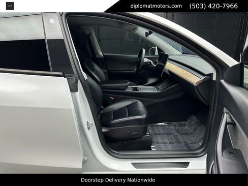 Used 2021 Tesla Model Y Performance image 19