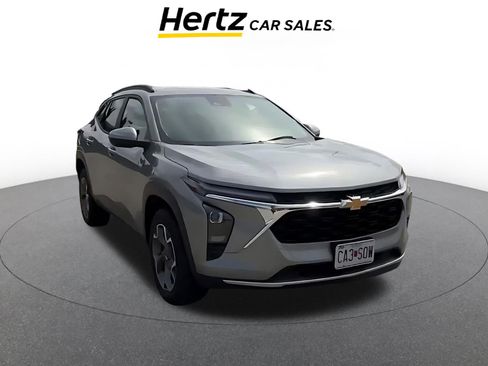 Used 2025 Chevrolet Trax LT image 1