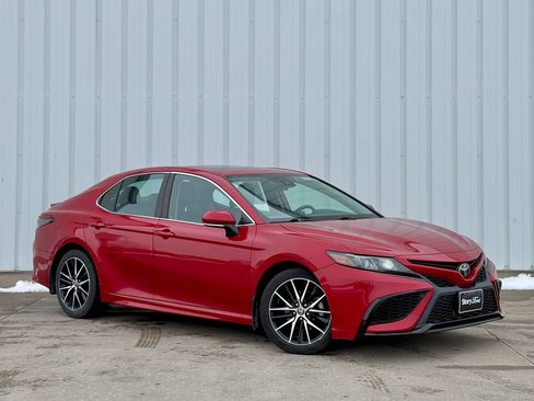 Used 2021 Toyota Camry SE w/ Cold Weather Package image 8