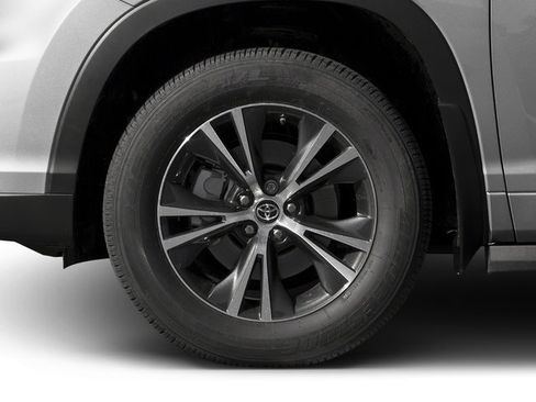 Used 2016 Toyota Highlander XLE FWD image 11