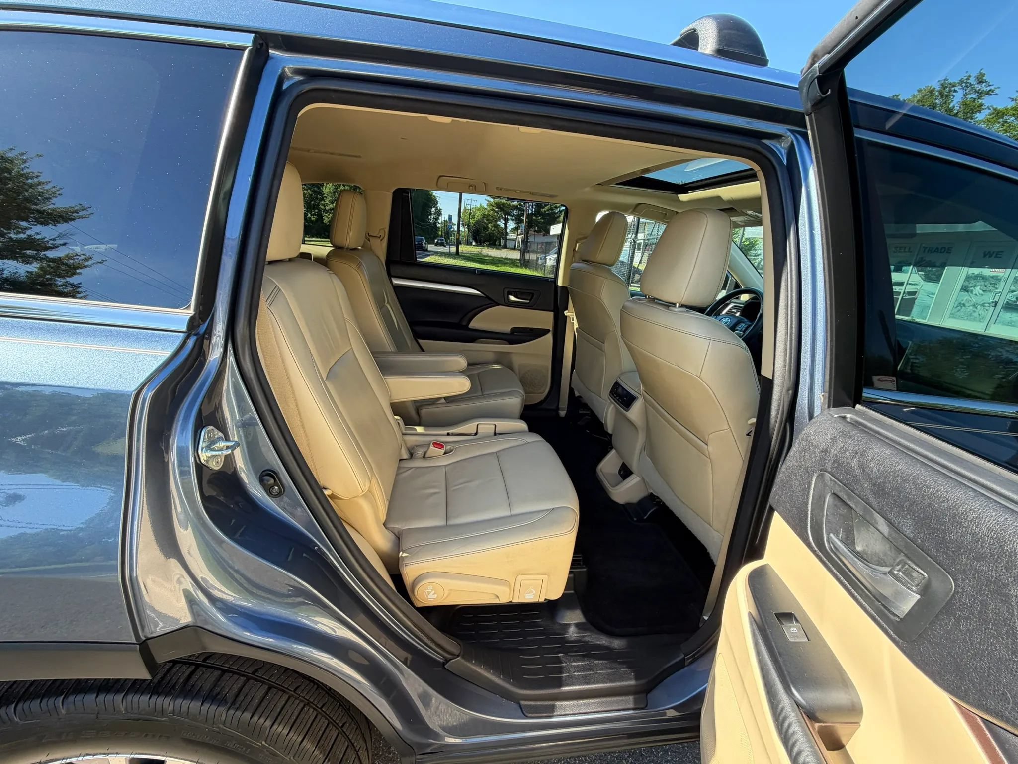 Used 2015 Toyota Highlander XLE FWD image 16