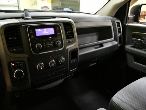 Used 2016 RAM 1500 Express RWD image 40