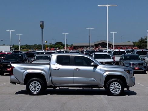 Used 2024 Toyota Tacoma SR5 RWD image 9