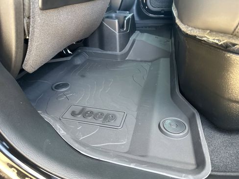 New 2025 Jeep Gladiator Rubicon image 31