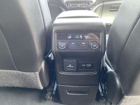 Used 2023 GMC Acadia SLT image 33