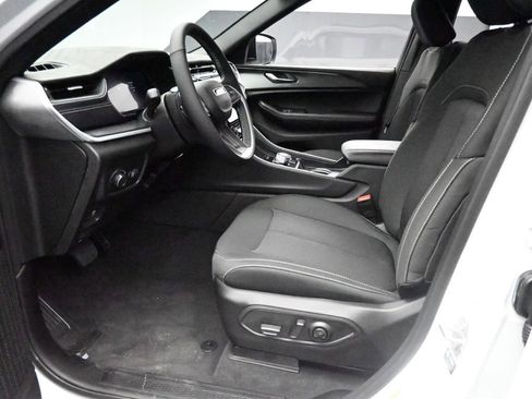 Used 2024 Jeep Grand Cherokee L Laredo w/ Luxury Tech Group I image 10