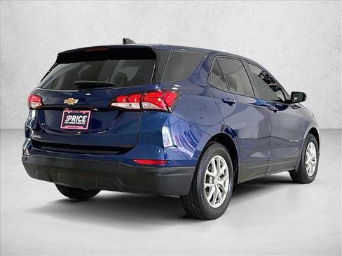 Used 2022 Chevrolet Equinox LS FWD image 2