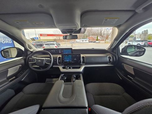 Used 2025 Ford Expedition Max Active AWD/4WD image 24