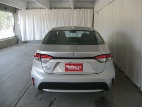 Used 2020 Toyota Corolla LE image 23