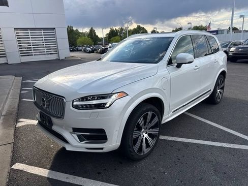 Used 2024 Volvo XC90 T8 Ultimate w/ Protection Package Premier AWD/4WD image 2