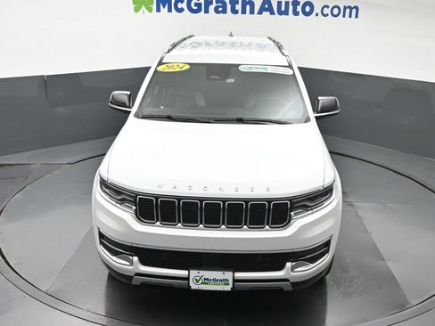 Used 2024 Jeep Wagoneer L Series II w/ Flexible Seating Group AWD/4WD image 38