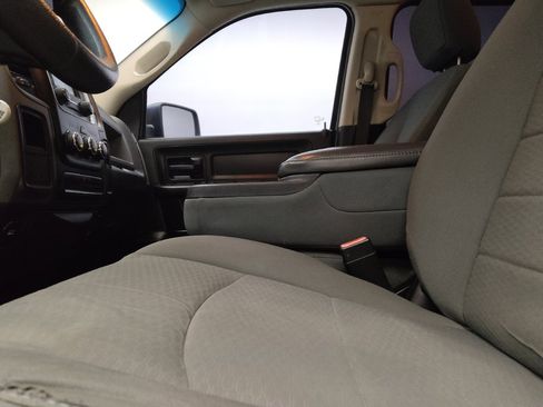 Used 2014 RAM 1500 Express RWD image 17