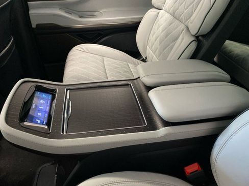New 2026 Lincoln Navigator L Black Label AWD/4WD image 43