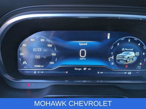 Used 2024 Chevrolet Suburban Z71 w/ Luxury Package AWD/4WD image 13