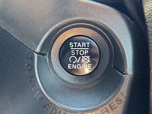 Used 2017 Jeep Renegade Altitude FWD image 24