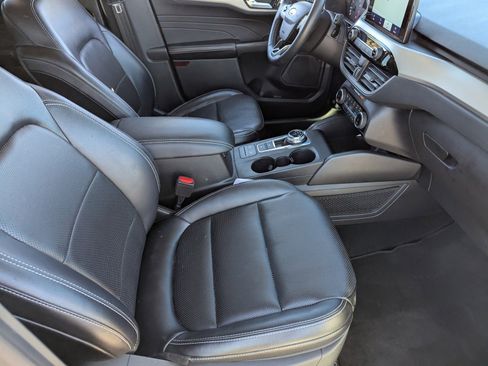 Used 2022 Ford Escape SEL image 13