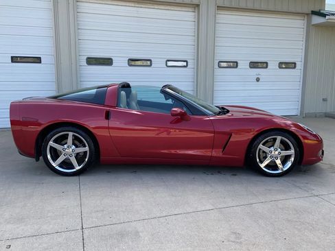 Used 2005 Chevrolet Corvette Coupe w/ Preferred Equipment Group RWD image 9