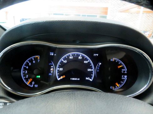 Used 2017 Jeep Grand Cherokee Laredo image 30