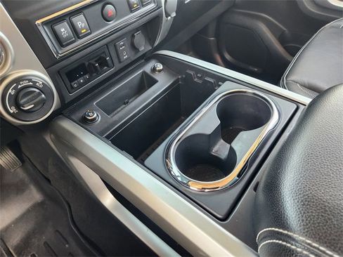 Used 2018 Nissan Titan PRO-4X w/ Pro-4x Convenience Package image 17