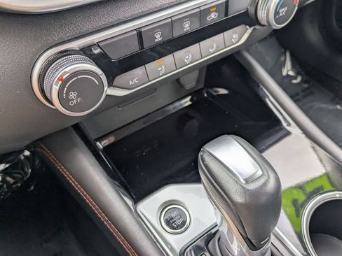 Used 2025 Nissan Altima 2.5 SR FWD image 23