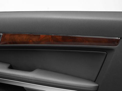 Used 2010 Mercedes-Benz E 550 Coupe image 28