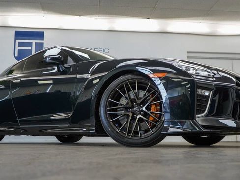 Used 2021 Nissan GT-R Premium image 24