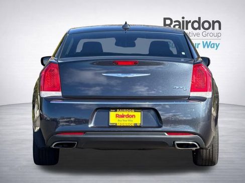 Used 2016 Chrysler 300 C image 8