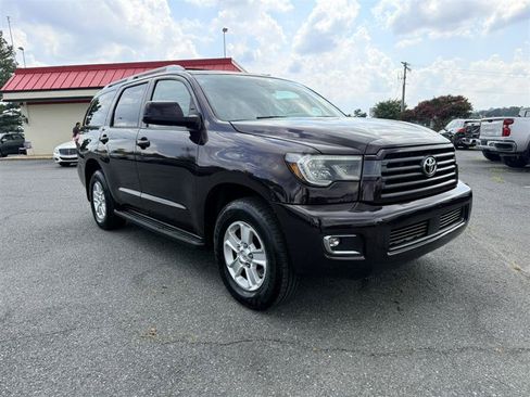 Used 2018 Toyota Sequoia SR5 w/ Carpet Cargo Mat Package AWD/4WD image 3