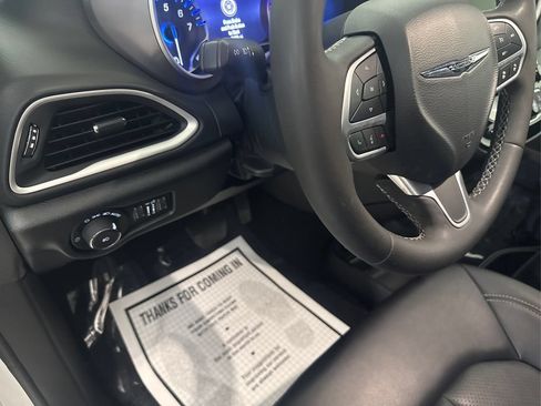 Used 2025 Chrysler Pacifica Select FWD image 27