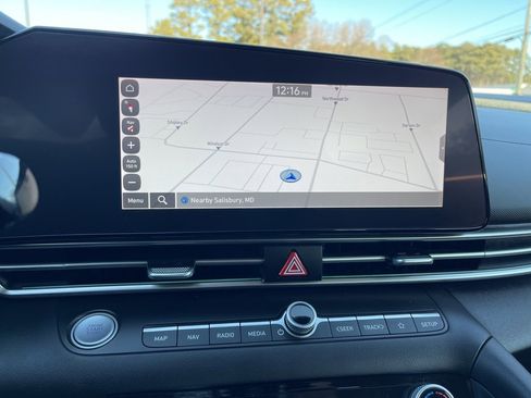 Used 2024 Hyundai Elantra SEL image 10