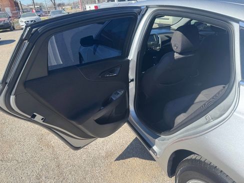 Used 2017 Chevrolet Malibu LT image 12