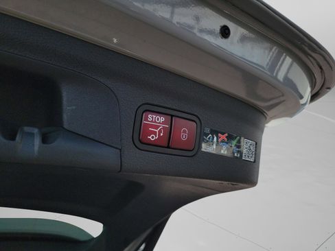 Used 2025 Mercedes-Benz GLE 450e 4MATIC image 10