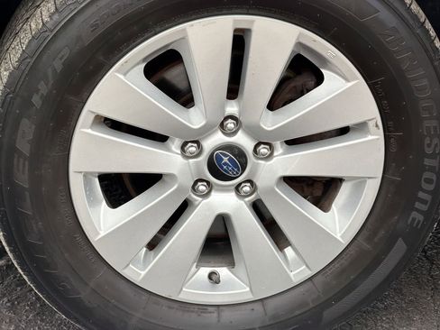 Used 2019 Subaru Outback 2.5i Premium image 14