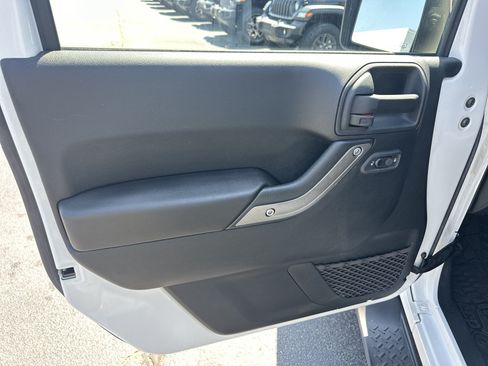 Used 2018 Jeep Wrangler Unlimited Sport S AWD/4WD image 12