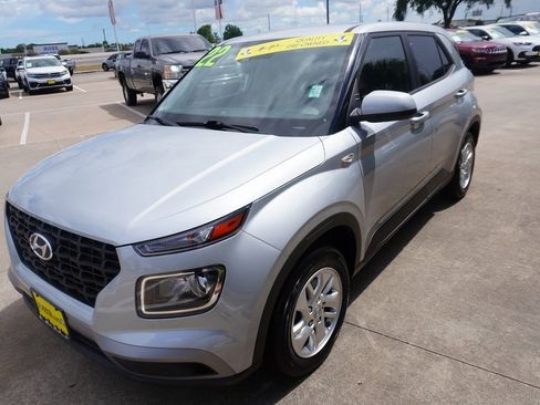 Used 2022 Hyundai Venue SE w/ Cargo Package image 4