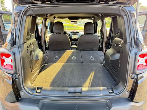 Used 2021 Jeep Renegade Latitude AWD/4WD image 36
