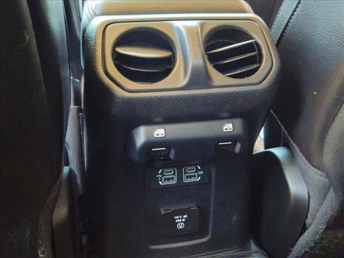 Used 2020 Jeep Gladiator Rubicon AWD/4WD image 16
